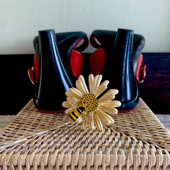 🍒Anne Klein Flex “Azeek” Red Pebbled Leather w/Silver Sandals - Sz 7.5✨✨✨ - Picture 9 of 10